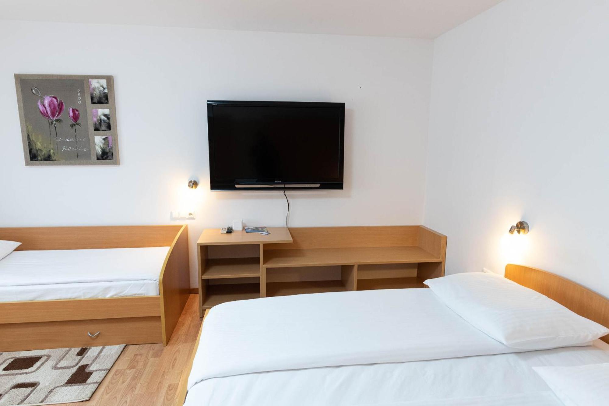 Apartmaji In Sobe Ramar Straza Exterior foto